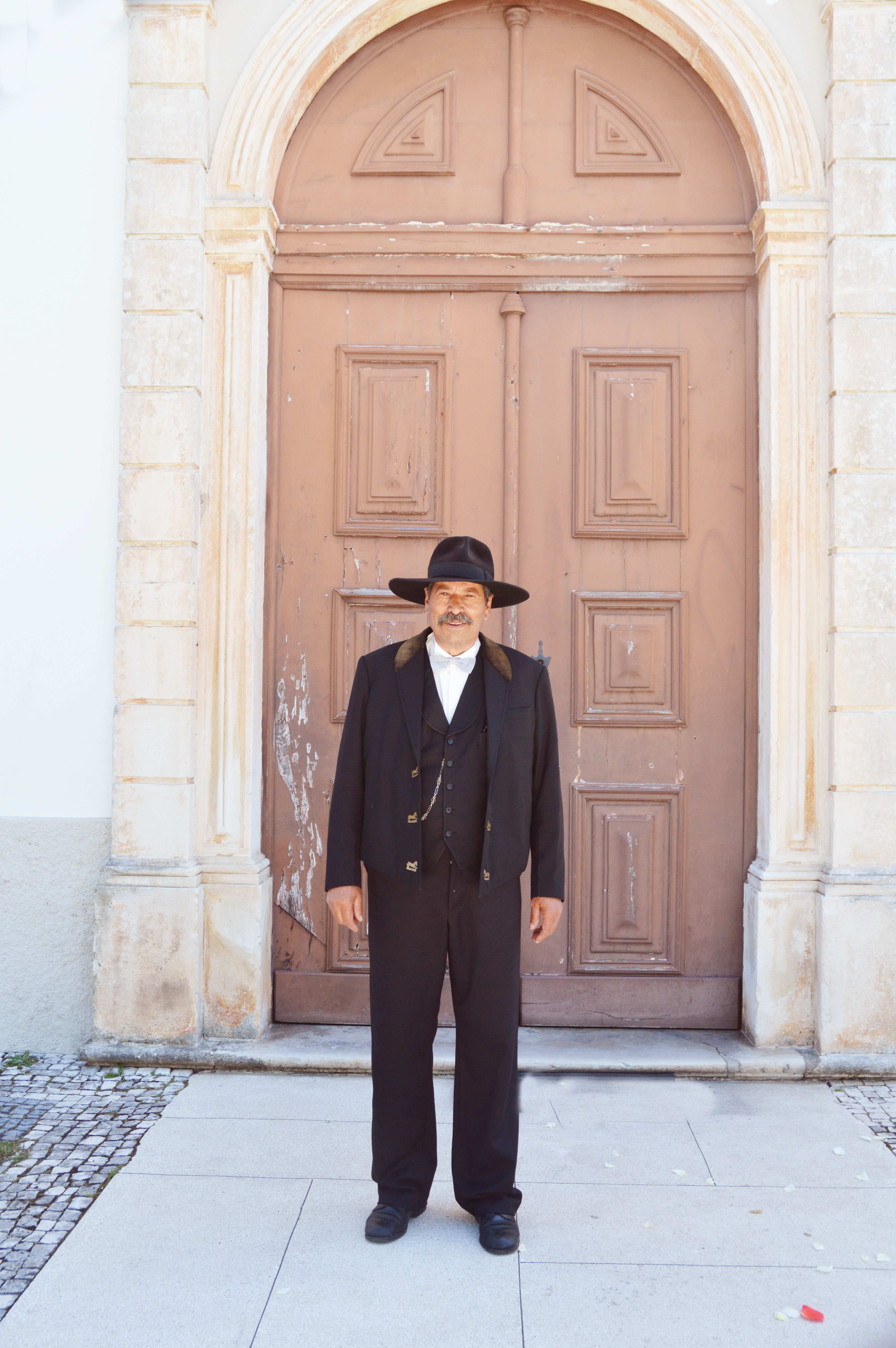 Marchante com traje de cerimónia